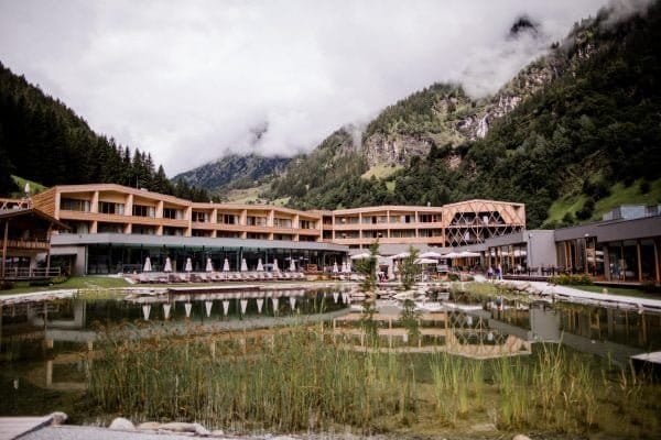 048 IP50792 min scaled e1589537335307 - De ultieme zomervakantie in de Dolomieten bij familiehotel & resort Feuerstein