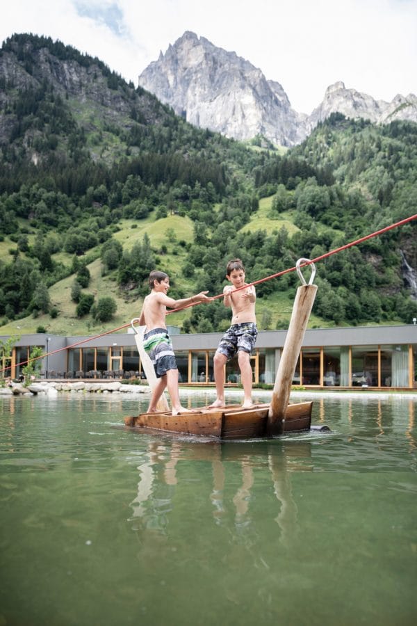 2018 Sommer Piratenboot 2 e1583244982290 - De ultieme zomervakantie in de Dolomieten bij familiehotel & resort Feuerstein