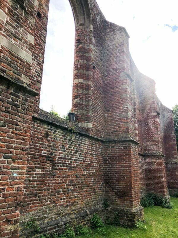 De-Ruïnekerk-Bergen