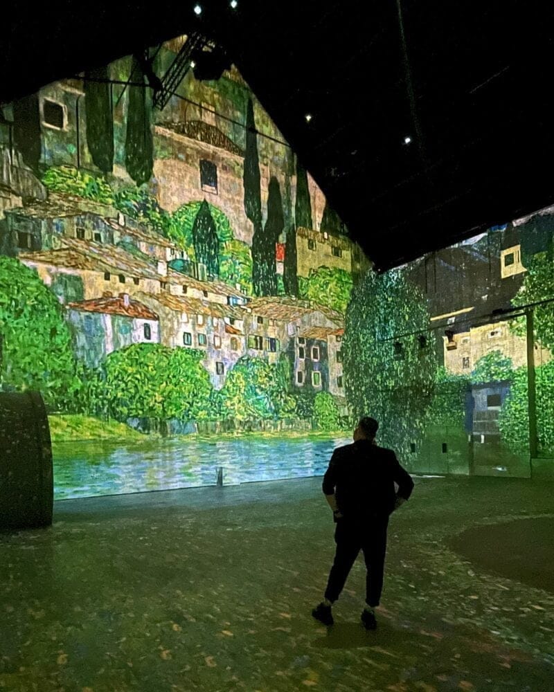 Kunstwerken komen tot leven door lichtprojecties