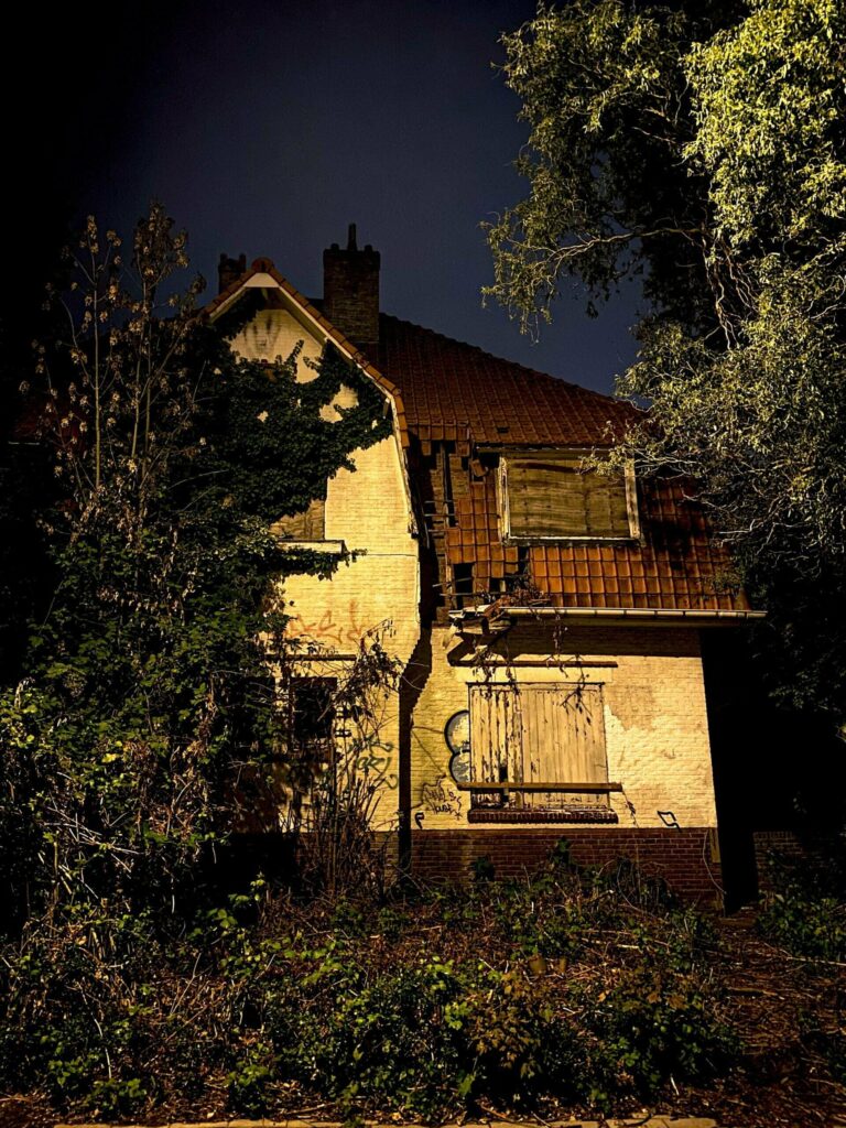 IMG 2060 scaled 1 - Bezoek spookstad Doel, net over de grens van België