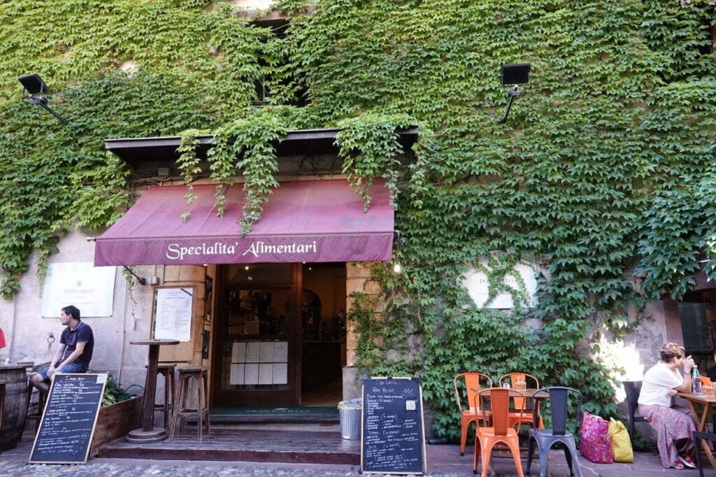 DSC02615 min - Bosa, een kleurrijk stadje op Sardinië