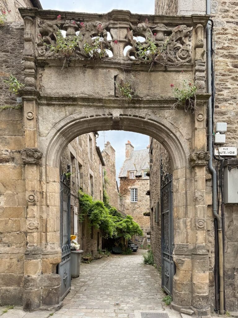 Is Dinan een leuke stad?