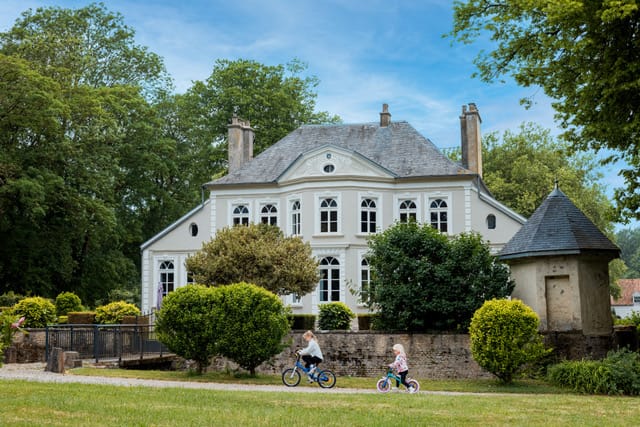 les castels campings france chateau velo enfants - Kamperen in Frankrijk: ontdek de authentieke campings van Les Castels