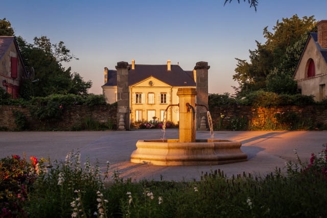les castels campings france vacances chateau fontaine soiree - Kamperen in Frankrijk: ontdek de authentieke campings van Les Castels