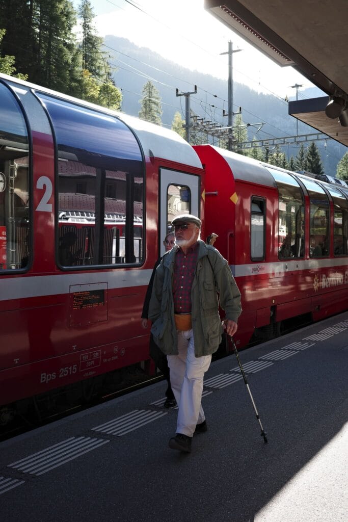 Grand Train Tour station mensen - Grand Train Tour of Switzerland: mooiste routes, tips & tricks