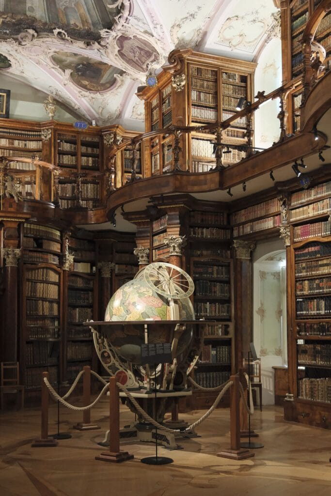 Stiftsbibliothek St. Gallen UNESCO - 8 van de mooiste bibliotheken in Europa